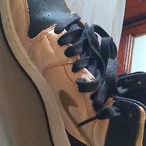 Jordan 1 retro black , gold and white slightly use